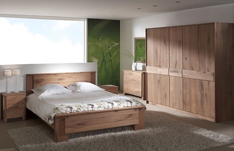 van Houdt Catania bed,voetbord laag,commode,spiegel,schuifdeurkast,E60 naturel,gestoomd hevea hout